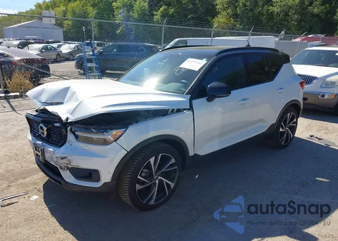 2022 Volvo Xc40 T5 R-Design z USA, uszkodzony, nr VIN YV4162UM5N2648695